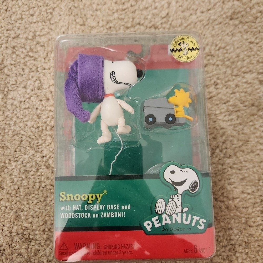 Peanuts Snoopy & Woodstock Christmas Poseable Figure Set Hat & Zamboni 2010 Open